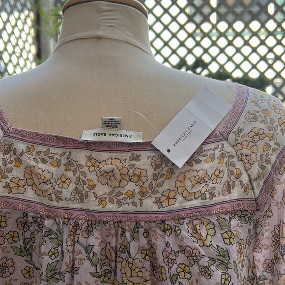 American Eagle flowy top.    Pale purple. Size S     Would easily fit Medium - Picture 2 of 14